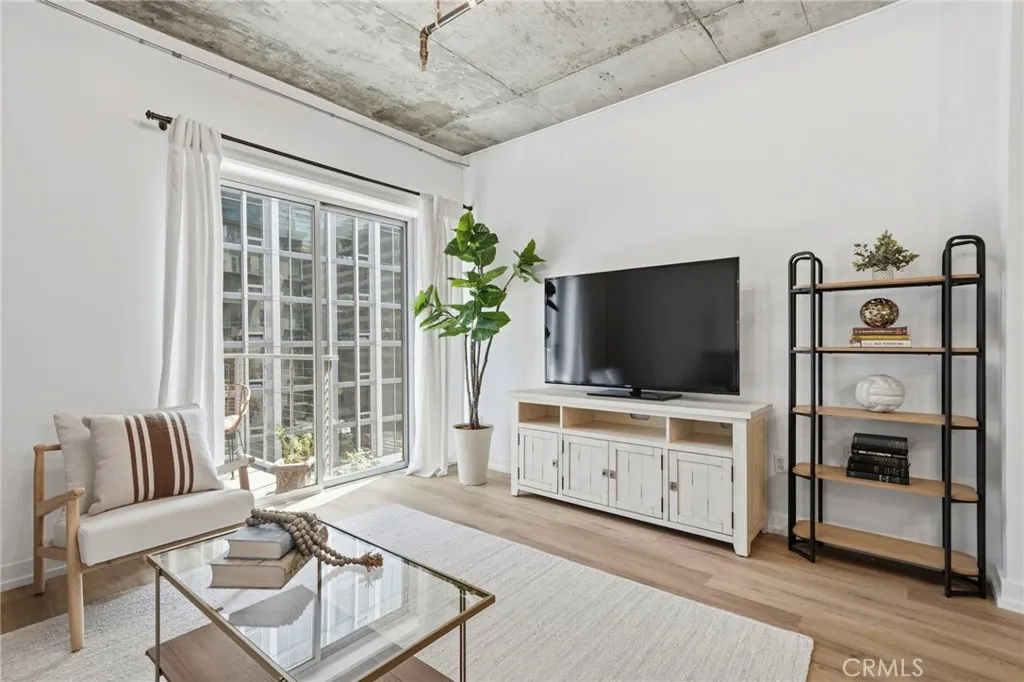 Additional image 6 of 645 W 9th St #424, Los Angeles, CA 90015