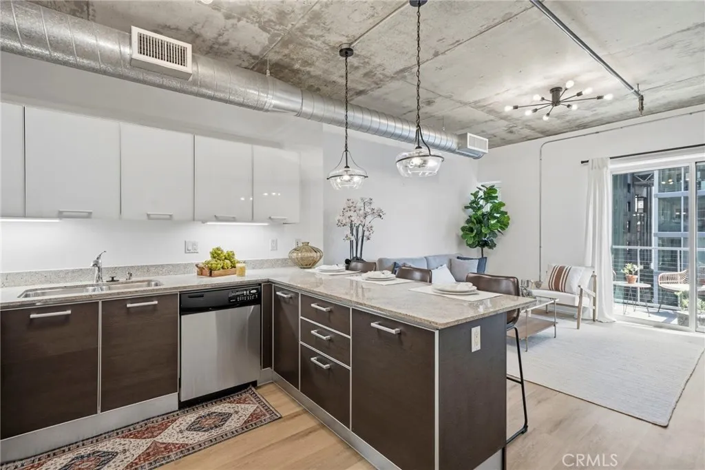 Additional image 44 of 645 W 9th St #424, Los Angeles, CA 90015