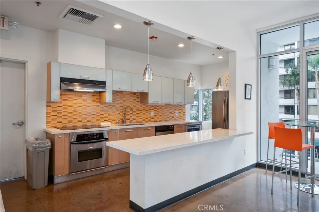 Additional image 33 of 645 W 9th St #424, Los Angeles, CA 90015