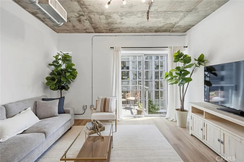 Additional image 41 of 645 W 9th St #424, Los Angeles, CA 90015