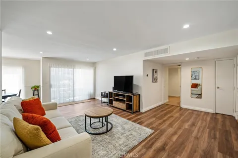 4647 Willis Avenue Unit 217, Sherman Oaks, CA MLS: SR25050541