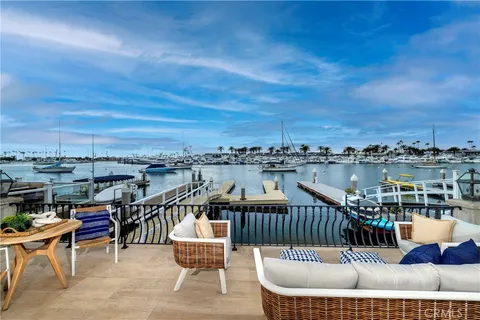 339 Via Lido Soud, Newport Beach, CA MLS: NP25103234
