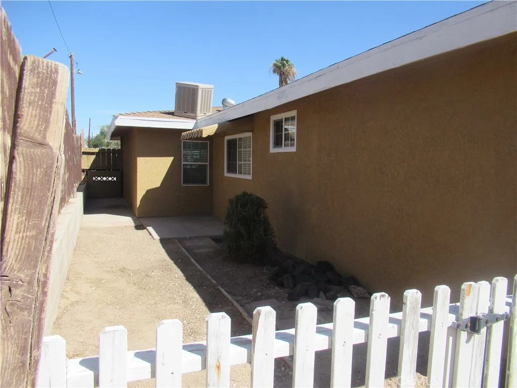 904 Las Amigas Drive, Barstow, CA 92311