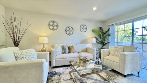 3101 Plaza Del Amo Unit 70, Torrance, CA MLS: SB25088306