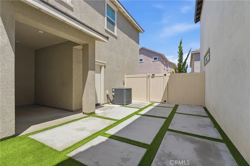 246 Natural Bridge Ln, Palmdale, CA 93551