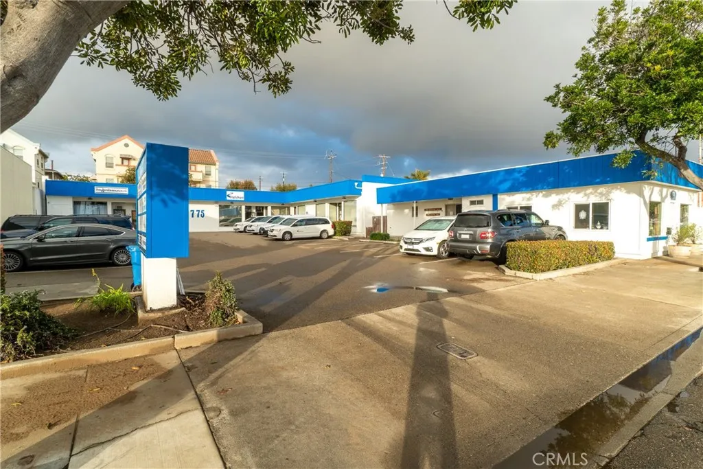 775 W Grand Ave