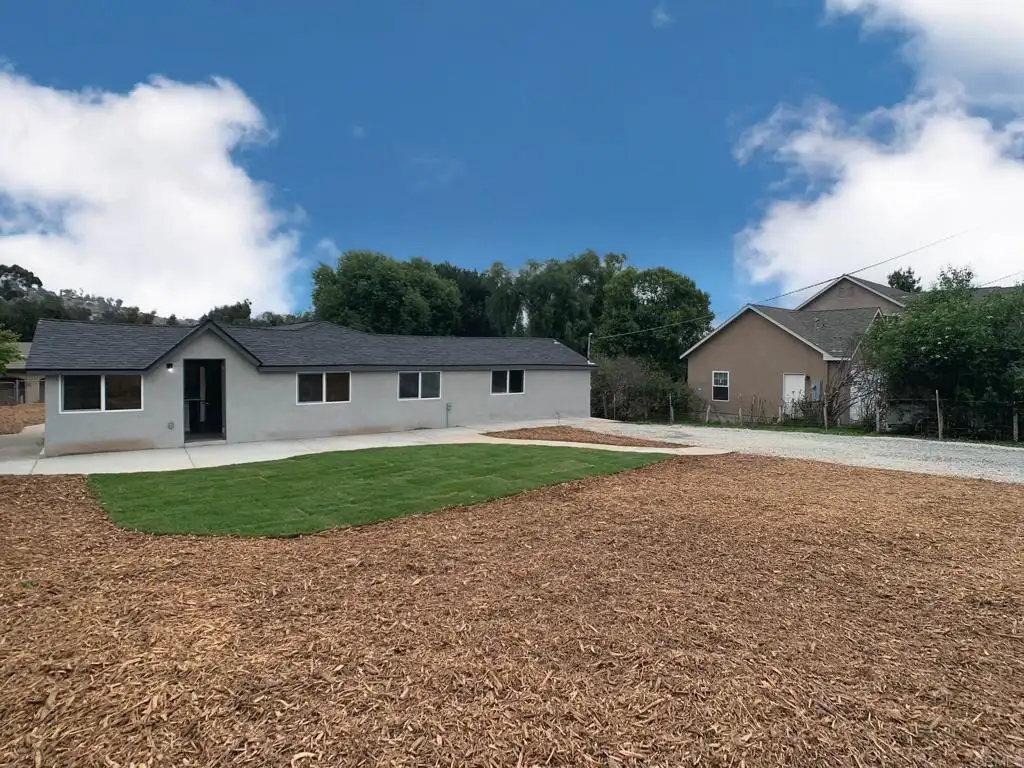 10735 Palm Row Dr, Lakeside, CA 92040