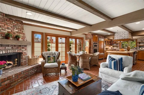 133 Via Venezia, Newport Beach, CA MLS: NP25089978