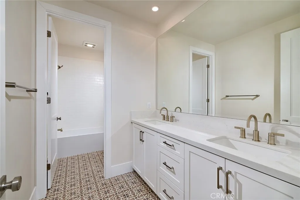 Additional image 99 of 103 Oakstone, Irvine, CA 92618