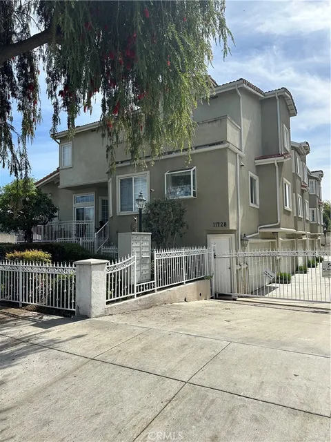 11728 205th Street Unit 2, Lakewood, CA 90715 - MLS#: RS25053181