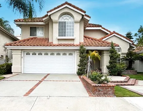 28 Barcelona, Irvine, CA MLS: OC25066150