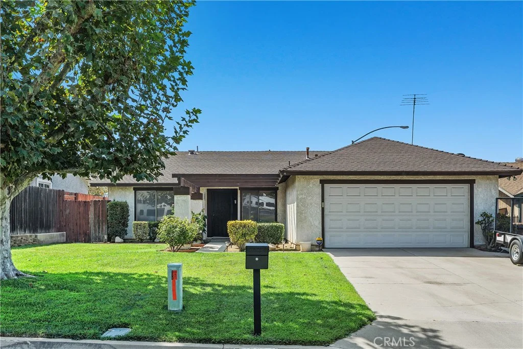 7800 Maria Dr, Riverside, CA 92509 photo 2