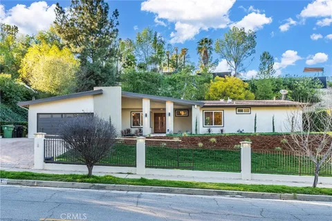 20217 Wells Drive, Woodland Hills, CA 91364 - MLS#: DW25041874