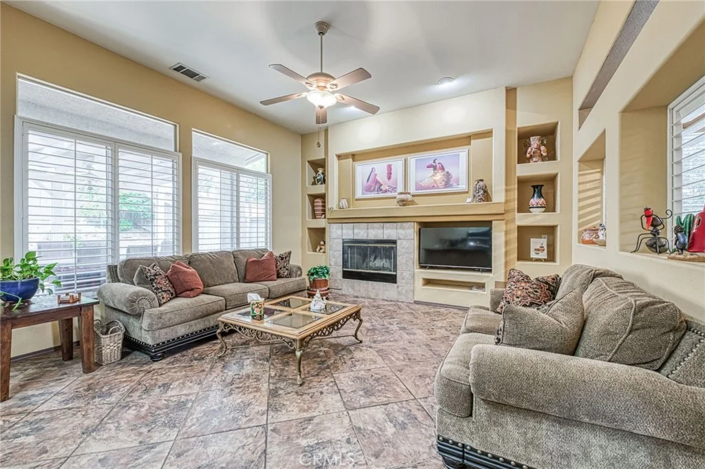 10588 E Fieldstone Avenue, Clovis, CA 93619 photo 4