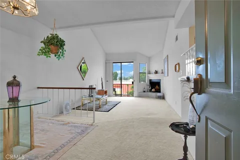 6323 Reseda Boulevard Unit 44, Tarzana, CA MLS: SR25098060