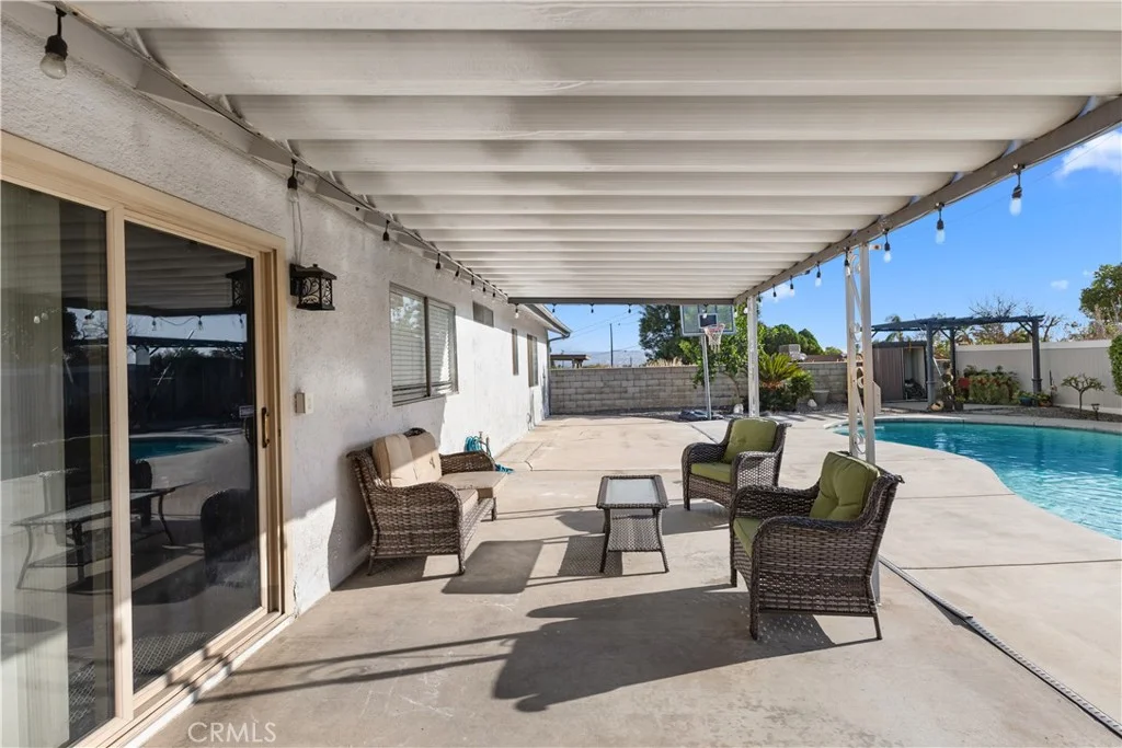 1512 Cole Ave, Highland, CA 92346