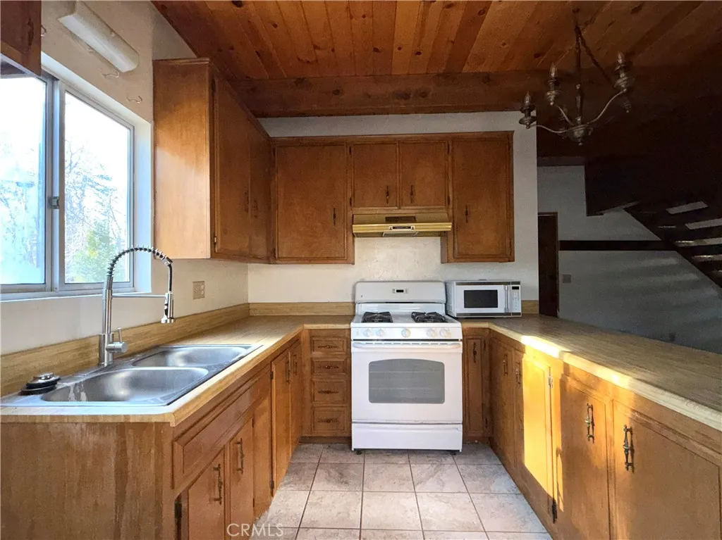 Additional image 15 of 32795 Fox, Arrowbear, CA 92307