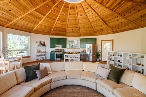 721 Chillon Drive, Crestline, CA MLS: IG25080395