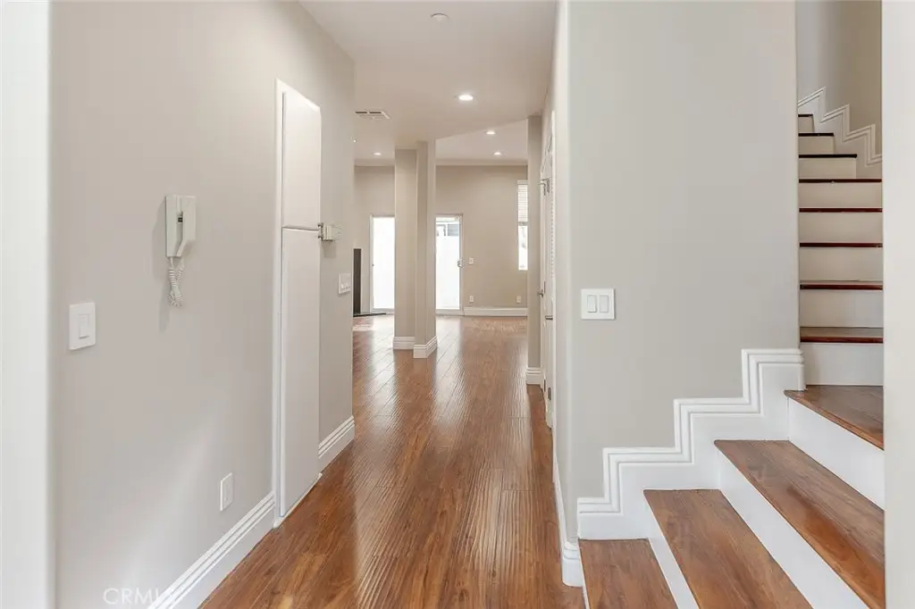 Additional image 3 of 2345 Montrose Avenue Unit 8, Montrose, CA 91020