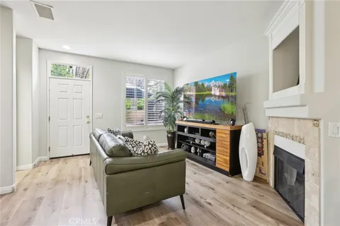 25781 Perlman Place Unit B, Stevenson Ranch, CA MLS: SR25037589
