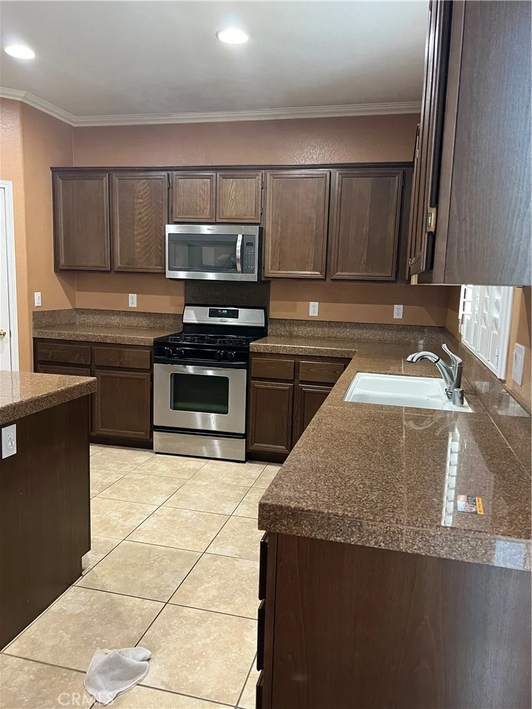 15062 Garibaldi Street, Victorville, CA 92394