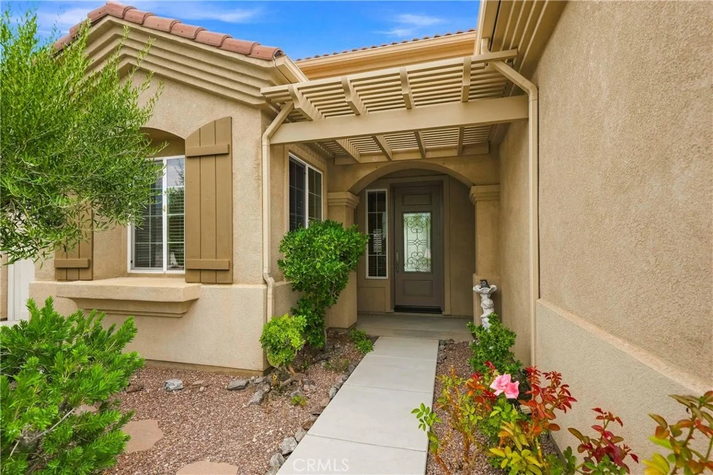 10425 Lakeshore Dr, Apple Valley, CA 92308