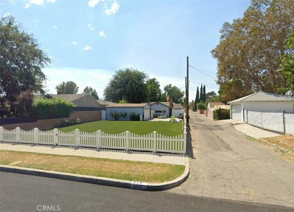 635 N Beachwood Dr, Burbank, CA 91506