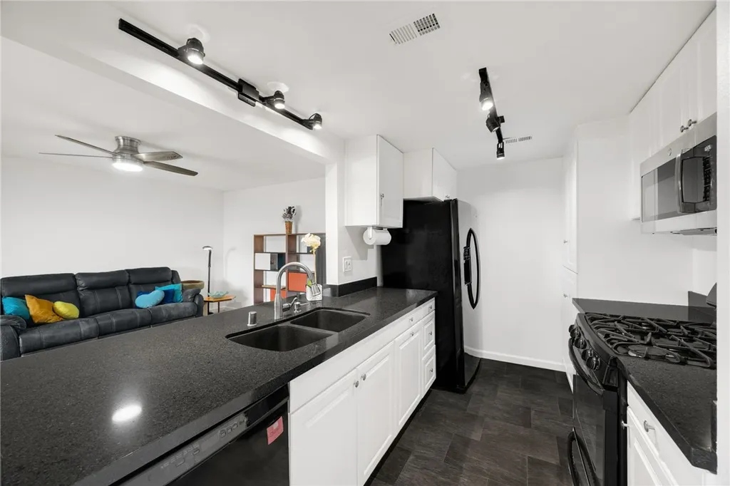 Additional image 8 of 211 Doverfield Dr, Placentia, CA 92870