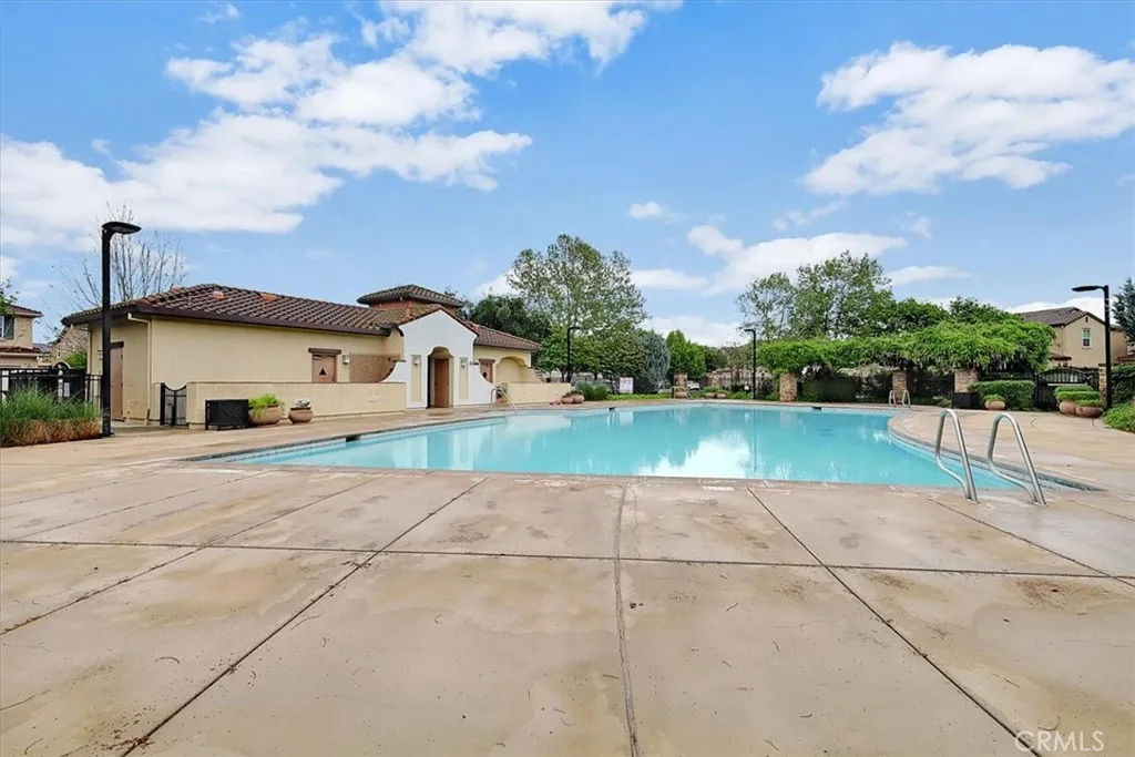 9925 Del Surf Ln, Elk Grove, CA 95757
