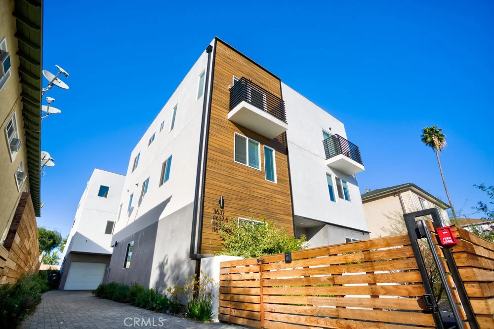 11639 Burbank Blvd Unit 1/2, North Hollywood, CA 91601