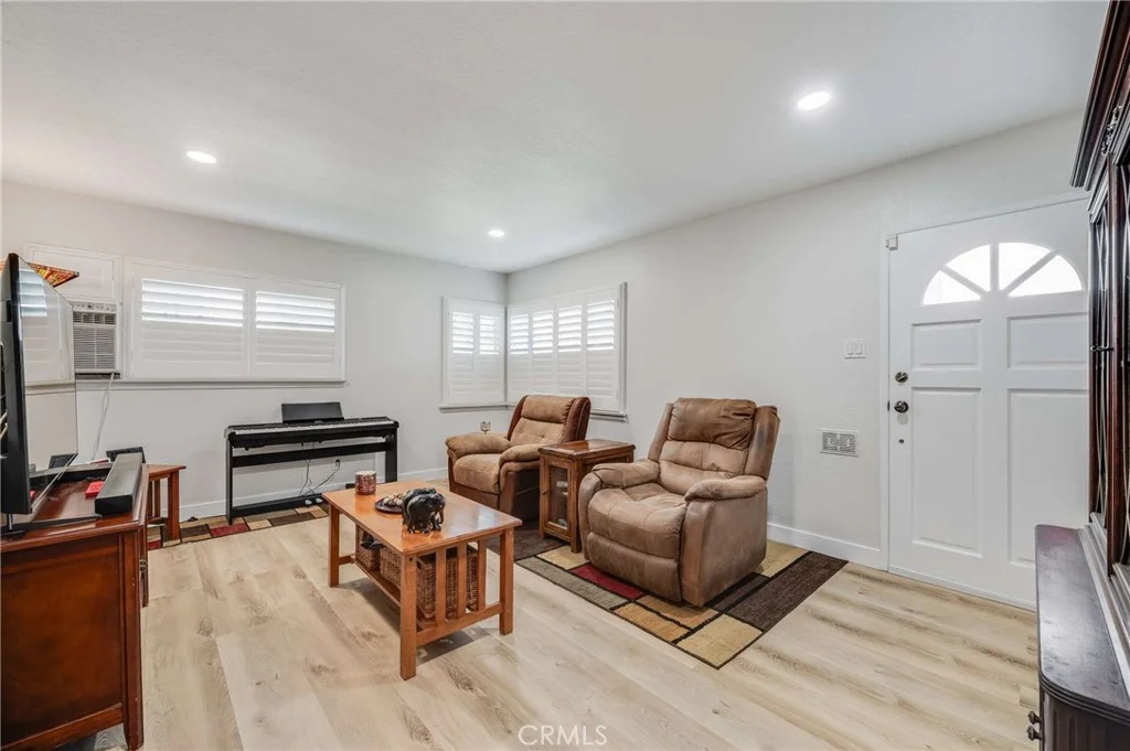 1802 E 53rd St, Long Beach, CA 90805 photo 4