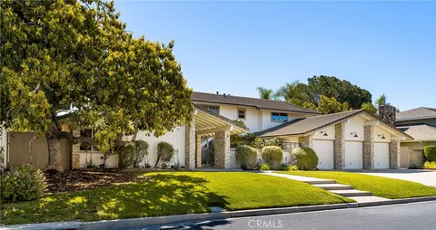 11042 Hunting Horn Dr, North Tustin, CA 92705 - MLS#: PW24070039