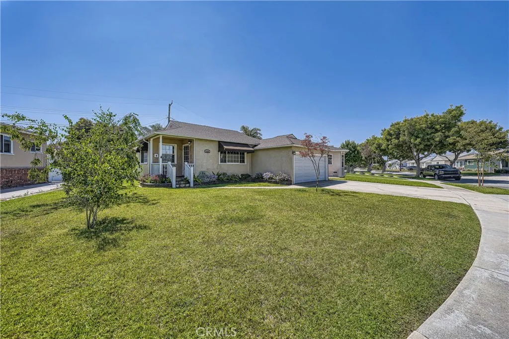 4256 Pixie Avenue, Lakewood, CA 90712