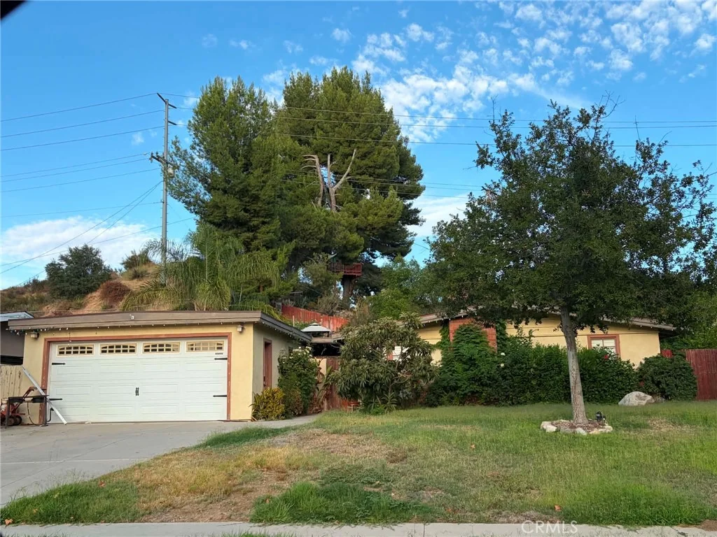 27340 Santa Clarita Rd, Saugus, CA 91350