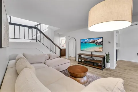 1033 W Lamark Lane, Anaheim, CA MLS: OC25087735