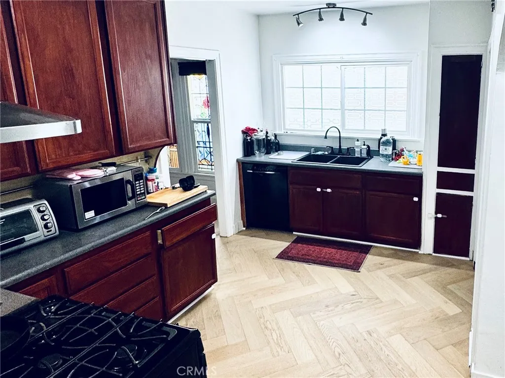 Additional image 22 of 3034 Edgehill Drive, Los Angeles, CA 90018