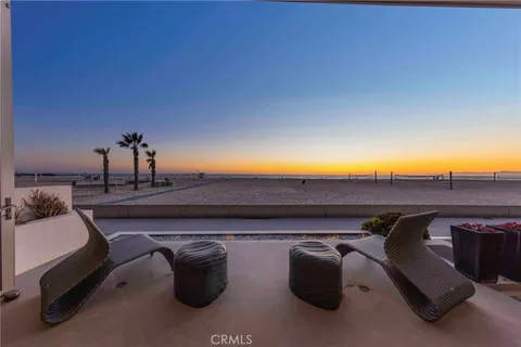 212 The Strand, Hermosa Beach, CA MLS: SB25005359