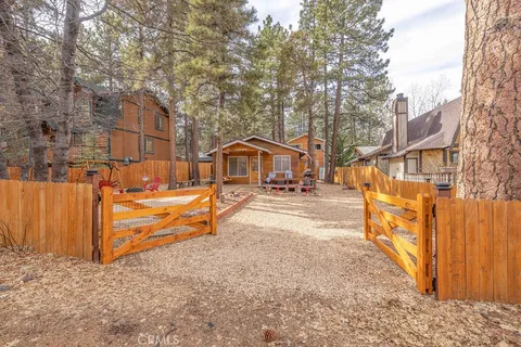 212 Spruce Lane, Big Bear, CA MLS: IG25024838