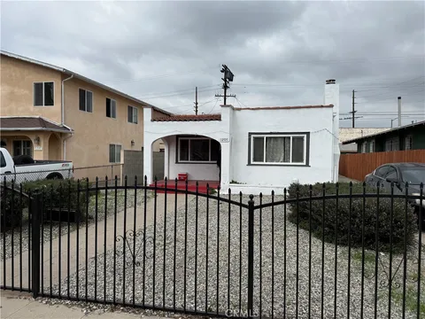 1207 W 58th Pl, Los Angeles, CA 90044 - MLS#: SR25046561