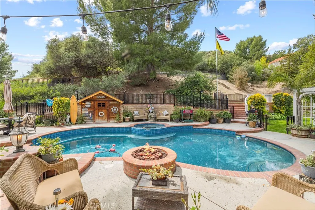 28931 Woodside Dr, Saugus, CA 91390