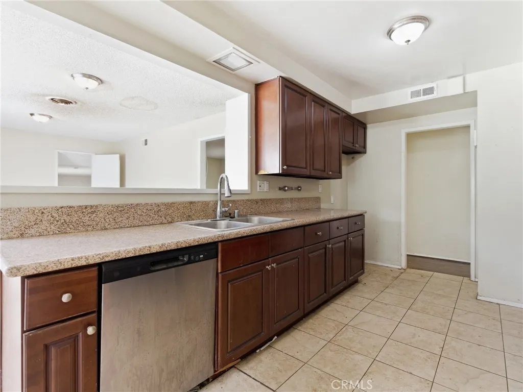 Additional image 42 of 10127 Foothill Boulevard, Sylmar, CA 91342