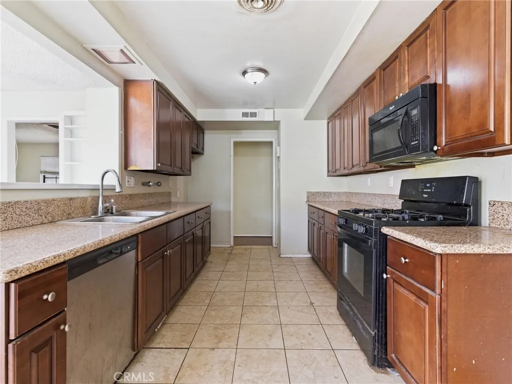 Additional image 39 of 10127 Foothill Boulevard, Sylmar, CA 91342