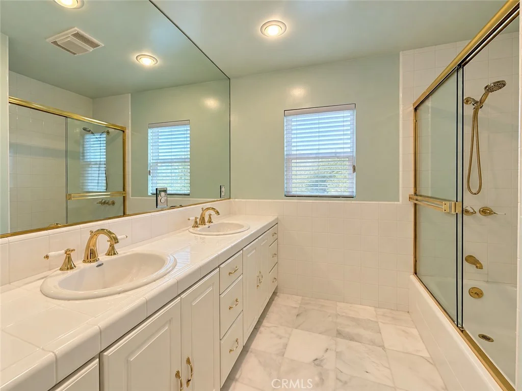 719 E Bennett Avenue, Glendora, CA 91741