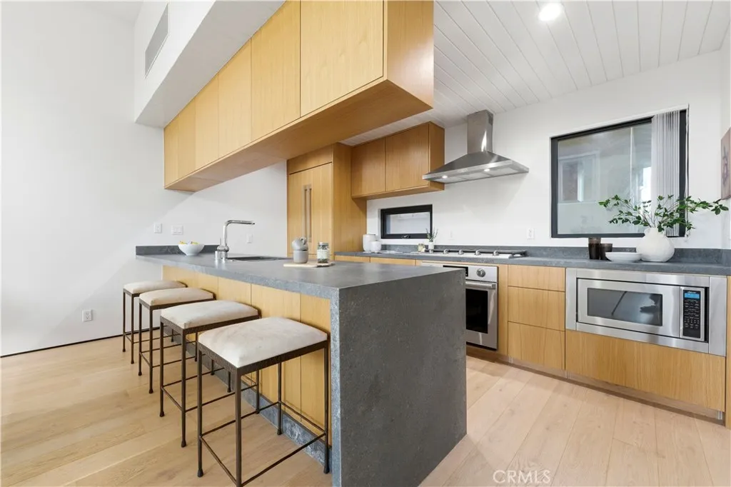 Additional image 20 of 11702 Charnock Road, Los Angeles, CA 90066