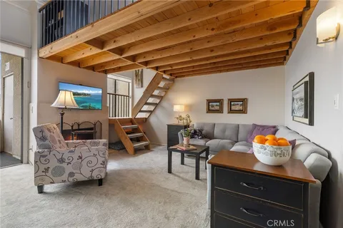 5325 Newcastle Avenue Unit 320, Encino, CA MLS: SR25054523