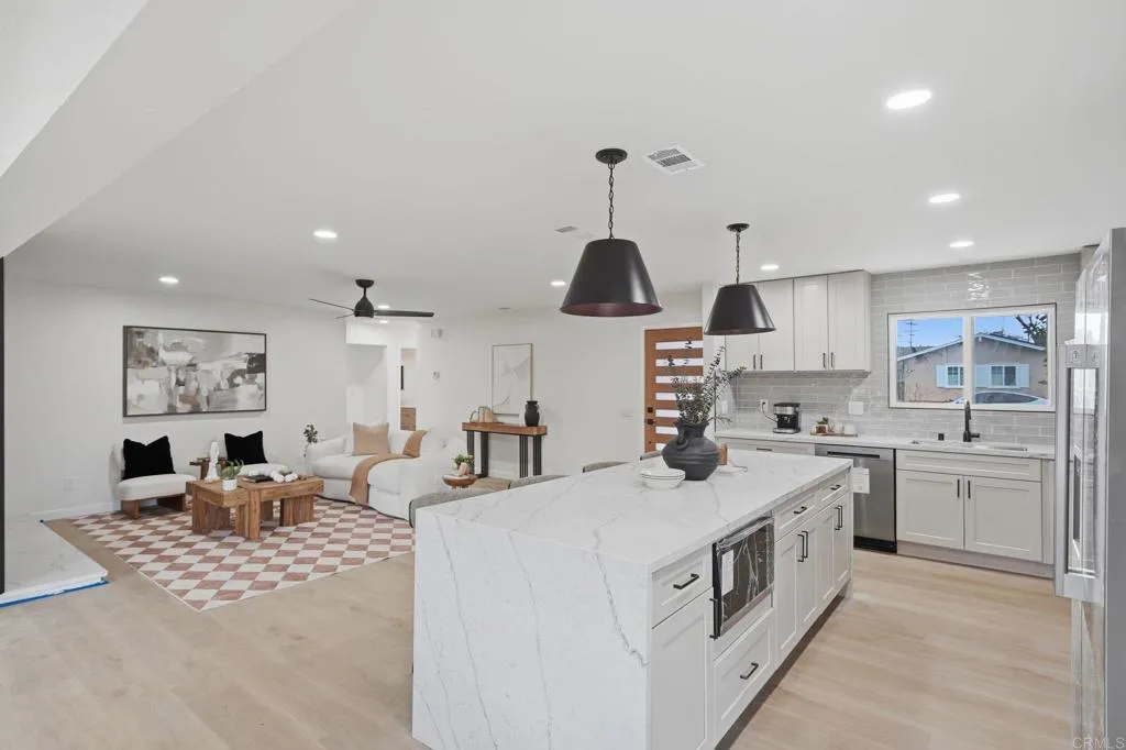 Additional image 8 of 3296 Via Bartolo, San Diego, CA 92111