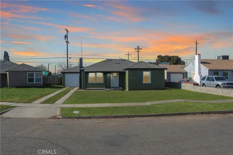 1425 N Howard Avenue, Fresno, CA MLS: FR25024257