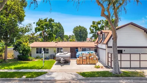 240 W Elm Avenue, Fullerton, CA 92832 - MLS#: PW25063759