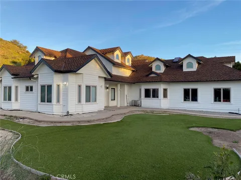 30903 Carmen Drive, Canyon Country, CA MLS: SR25002256