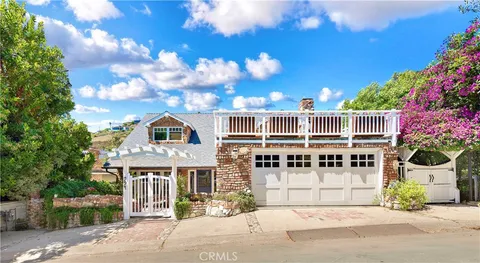 994 Bluebird Canyon Drive, Laguna Beach, CA MLS: LG25081847